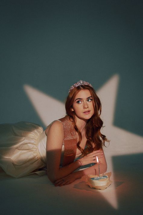 Star Theme Photoshoot, Star Photoshoot Ideas, Birthday Queen Photoshoot, Indigo Photoshoot, Celestial Photoshoot, Stars Photoshoot, Star Photoshoot, Space Photoshoot, 2000s Photoshoot