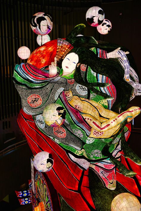 Paper sculpture of the Moon Goddes in Tachineputa Museum, Aomori Aomori Nebuta Matsuri, Nebuta Matsuri, Aomori Japan, Netherlands Food, Summer Festivals, Aomori, Lantern Festival, Dance Steps, Washi Paper