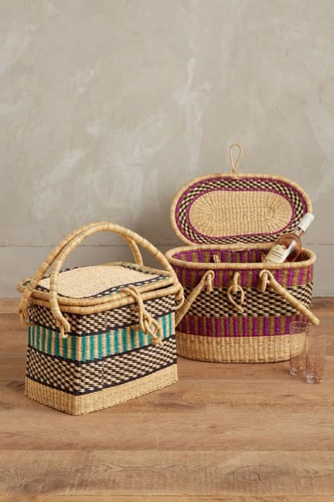 Picnic Accessories, Picnic Inspiration, Picnic Essentials, Picnic Baskets, Picnic Set, Diy Basket, Woven Baskets, Picnic Time, Weaving Textiles