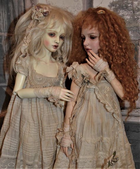 gossiping girls yvonne & liv - phantom creations | phantomdolls | Flickr Bjd Fashion, Gothic Antique, Human Doll, Toy Factory, Doll Plushies, Doll Aesthetic, Haunted Dolls, Human Reference, Living Dolls