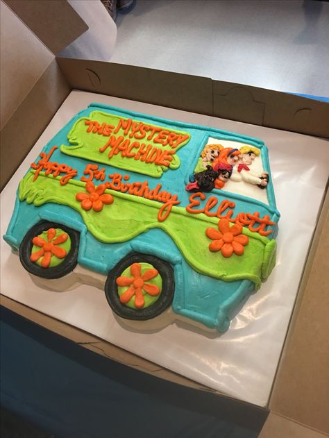 Mystery Machine Van cake - Scooby Doo Scooby Doo Birthday Cake, Scooby Doo Cake, Mystery Machine Van, Birthday Cake Images, Scooby Doo Birthday Party, Paris Disneyland, Mystery Machine, Scooby Doo Mystery, Disneyland Pictures