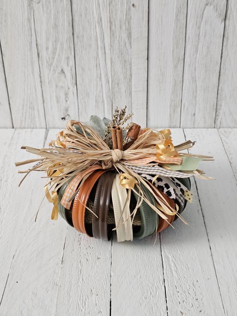 Jar Lid Pumpkins, Canning Lid Pumpkin, Mason Jar Lid Pumpkin, Mason Jar Lids Crafts, Jar Lid Crafts, Mason Jar Pumpkin, Fall Mason Jars, Mason Jar Lid, Rustic Halloween