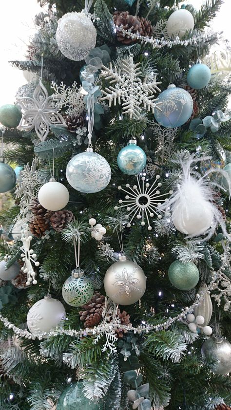 #Christmas #Decorations #White #Silver #Glass #Blue #Green #Aqua #Winter #Wonderland Blue Christmas Table, Blue Tables, Teal Christmas Decorations, Christmas Decorations White, Blue Christmas Tree Decorations, Aqua Christmas, Teal Christmas, Turquoise Christmas, Frosted Christmas Tree