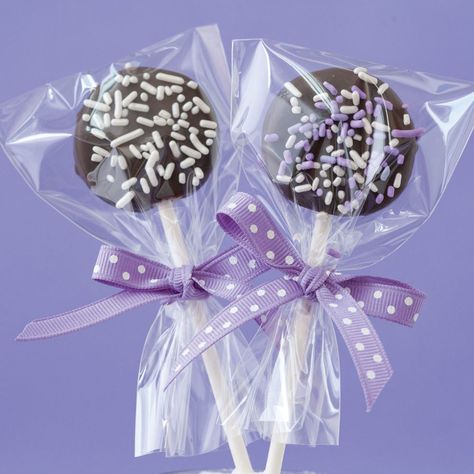 Sugar Cookie Dough Lollipops Lollipops Recipe, Cookie Dough Fudge, Lollipop Recipe, Edible Cookie Dough Recipe, Raw Eggs, Dough Recipes, Cookie Dough Recipes, Rose Cupcakes, Edible Cookie Dough