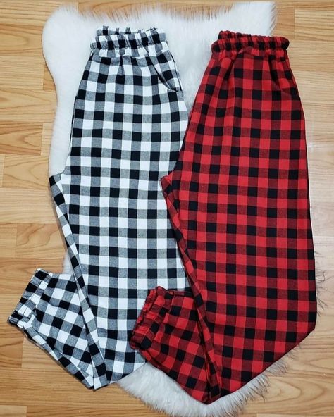 Red Plaid Pants, Neat Casual Outfits, Pajama Outfits, Quick Outfits, Simple Trendy Outfits, Plaid Pants, Really Cute Outfits, Casual Style Outfits, Teen Fashion Outfits