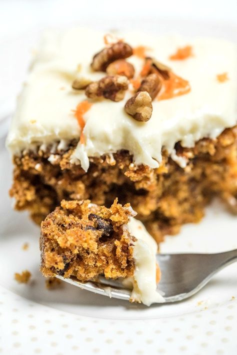 The Best Carrot Cake Ever with Cream Cheese Frosting Carrot Sheet Cake Recipe, Carrot Recipes Dessert, Best Carrot Cake Ever, Cake Bunny, Carrot And Walnut Cake, Easy Pineapple Cake, The Best Carrot Cake, Carrot Cake With Cream Cheese, Cake Mug