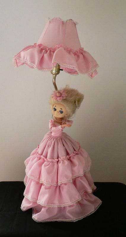 vintage doll lamp.   Ohhh my they call this vintage now..... I had a blue and white one Baby Doll Shoes, Shabby Chic Diy Crafts, Bradley Dolls, Lamp Pink, Pose Dolls, Shabby Chic Diy, Dream Doll, Animated Christmas, Pink Nursery