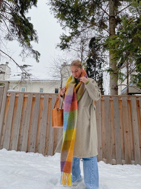 Colorful Scarf Outfit, Big Scarf Outfit, Big Scarf, Rainbow Scarf, Scarf Outfit, Cold Outfits, Colorful Scarf, Winter Fits, Winter Mode