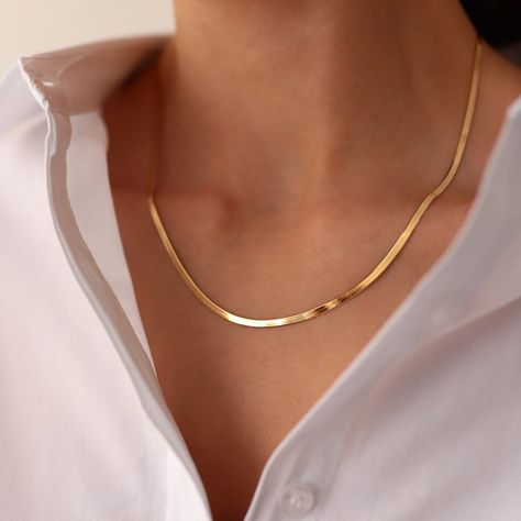 Gold Neck Chain, Gold Herringbone Chain, Herringbone Chain Necklace, Real Gold Chains, Gold Snake Chain, Modern Gold Jewelry, Gold Chain Design, Herringbone Chain, Herringbone Necklace