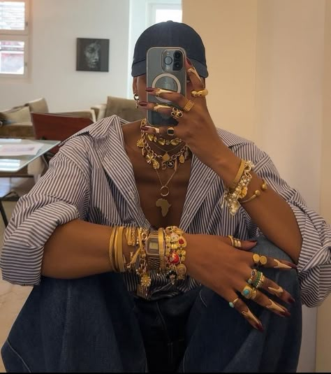 Maximalist Jewelry, Chunky Gold Jewelry, Xoxo Jewelry, Dope Jewelry Accessories, Jewelry Accessories Ideas, Dope Jewelry, Chunky Jewelry, Looks Street Style, Jewelry Fashion Trends