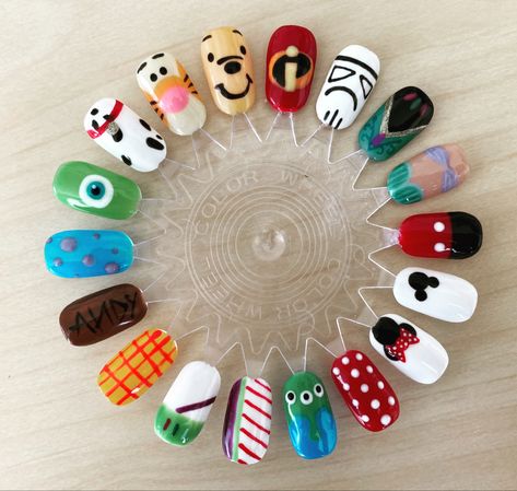 Incredibles Nails Disney, Cute Toy Story Nails, Disney Character Nails Easy, Disney Design Nails, Walt Disney World Nails, Disney Character Nail Designs, Disney Characters Nails, Disney 100 Years Nails, Incredibles Nails