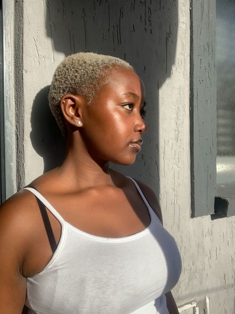 Black Girls With Short Hair, Short Buzzed Hair, Girls With Short Hair, Big Chop Natural Hair, Hair 90s, Short Dyed Hair, Buzzed Hair, Short Hair Black, Haircut Styles