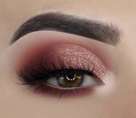 Gold Makeup For Brown Eyes, Makeup Looks Rose Gold, Burgundy Eyeshadow Looks, Natural Makeup Wedding, Maquillage Goth, Eye Makeup Natural, Burgundy Eyeshadow, Burgundy Makeup, Rose Gold Eye Makeup