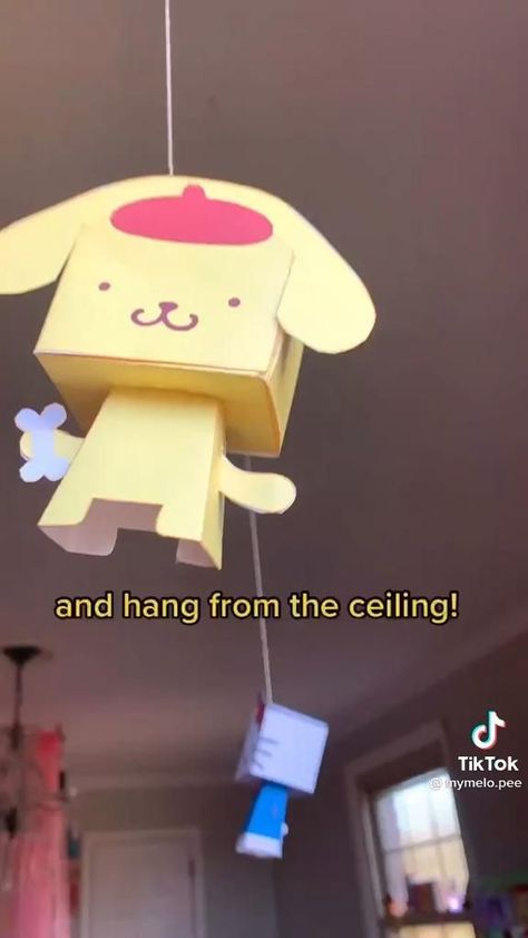 Cute Origami Hello Kitty, Hello Kitty Room Ideas Diy, Hello Kitty Art And Craft, Pompompurin Clay Art, Cute Cardboard Crafts Sanrio, Diy Kawaii Paper Crafts, Cardboard Crafts Hello Kitty, Cardboard Crafts Sanrio, Kuromi Room Decor Diy