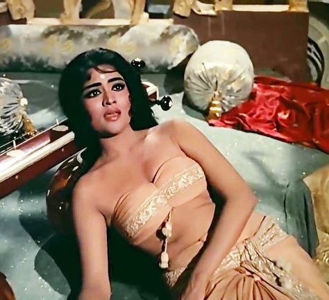 Vaijayanti Mala, Retro Bollywood, Indian Star, Grace Beauty, Indian Film, Vintage Bollywood, Vintage Icons, Indian Culture, Hindi Movies