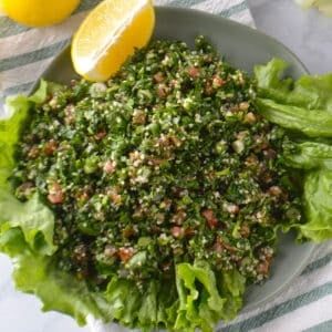 Tabouli Salad - Amira's Pantry Middle Eastern Dinner, Tabouli Salad, Greek Gyros, Tabbouleh Salad, Healing Foods, Famous Recipe, Mediterranean Food, Refreshing Salad, Fresh Mint Leaves