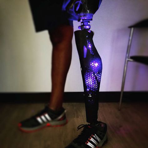 This Company Is Making Fashionable Leg Prosthetics And They Look Amazing Cool Prosthetic Leg, Prosthetic Design, Leg Prosthesis, Cute Cat Pics, Beans Image, Orthotics And Prosthetics, Prosthetic Leg, Picture Design, Above Knee