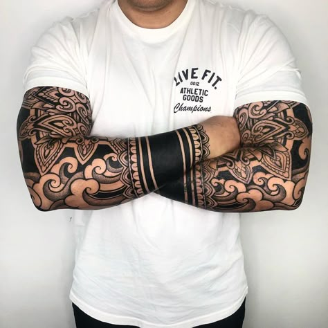 Oriental ornamental tattoo by Melow Perez Tato Irezumi, Ornamental Tattoo Design, Tato Maori, Geometric Sleeve Tattoo, Forearm Band Tattoos, Ornamental Tattoo, Irezumi Tattoos, Sleeve Ideas, Japanese Sleeve Tattoos