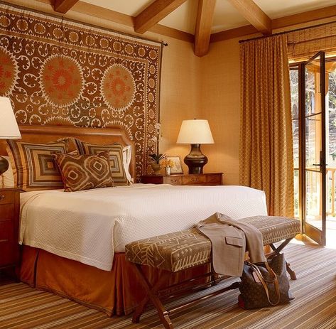 African Bedroom, California Bedroom, Earth Tone Bedroom, Mediterranean Bedroom, African Interior Design, Bedroom Traditional, Coastal Bedroom Decorating, African Interior, Ethnic Decor