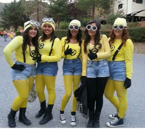 Teen Minion Costume, 8 People Costume Ideas, Costume Ideas For 6 People, Halloween Costume For 5 People, Halloween Costumes 6 People, Costumes For 6 People, Halloween Costumes For 6 People, Minions Fancy Dress, Adult Minion Costume