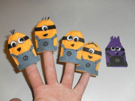 Hand made minion finger puppets Goggly Eyes Crafts, Crochet Googly Eyes Finger Puppets, Googly Eye Finger Puppets Crochet Patterns, Crochet With Finger Puppet Eyes, Plastic Canvas Finger Puppets, Finger Felt Puppets, Minion Craft, Finger Hands, Movie Crafts