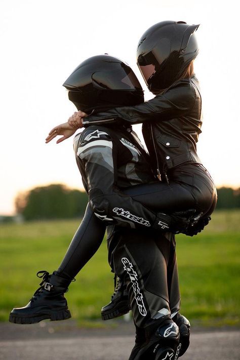 Couple Motorbike, Couple Motard, Motorcycle Couple Pictures, Motorcycle Photo Shoot, Bike Couple, Biker Couple, Motorcycle Couple, Biker Photography, Motos Yamaha