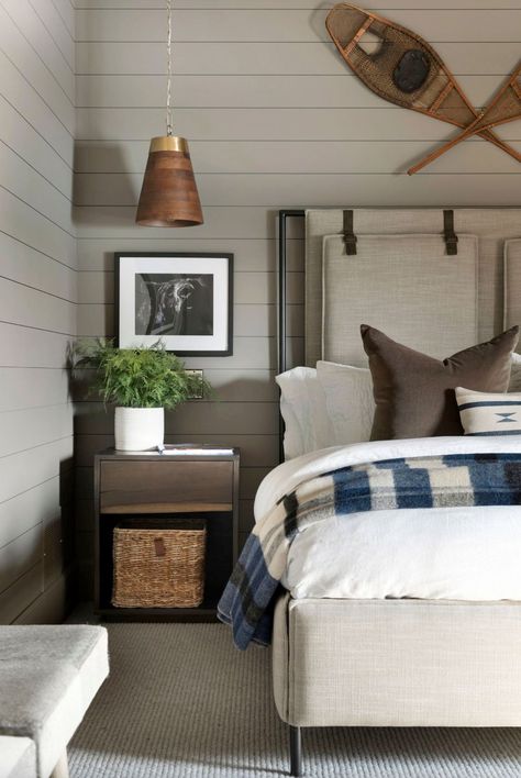 See this stunningly beautiful lakeside summer escape on Upper Gull Lake Lake House Guest Bedroom, Bedroom Colour Design, Lake House Bedroom Ideas, Modern Lake House Decor, Lakehouse Bedroom, Lake House Bedroom, Rustic Lake Houses, House Bedroom Ideas, Gull Lake