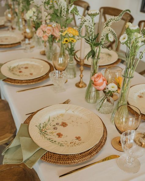 Talk about a power couple, this styled shoot was iconic! ⁠ •⁠ •⁠ Wed Society | North Texas Featured Vendors:⁠ Beauty: @grandslamglam⁠ Bridal Gown: @emeraldbridallounge⁠ Cakes: @sweetboombakery⁠ Decor + Rentals: @wildvioletrentals⁠ Floral: @wicked_stems⁠ Photography: @tayl0rcookphotography⁠ Venue: @unionhousetx⁠ Wedding Content Creator: @scrollwithmclaren⁠ •⁠ •⁠ // Photo: @tayl0rcookphotography⁠ •⁠ •⁠ Other Vendors: @yoursharedevent @nymfbyco #dfwstyledshoot #styledshoot #weddinginspo #weddin... Wedding Content, North Texas, Power Couple, Bridal Gown, Styled Shoot, Content Creator, Wedding Inspo, Talk About, Bridal Gowns