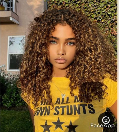 Brazil Hair, Weave Ponytail Hairstyles, Black Hair Dye, Straight Blonde Hair, Punk Hair, Brunette To Blonde, Hair Crush, Baddie Hairstyles, Long Curly Hair