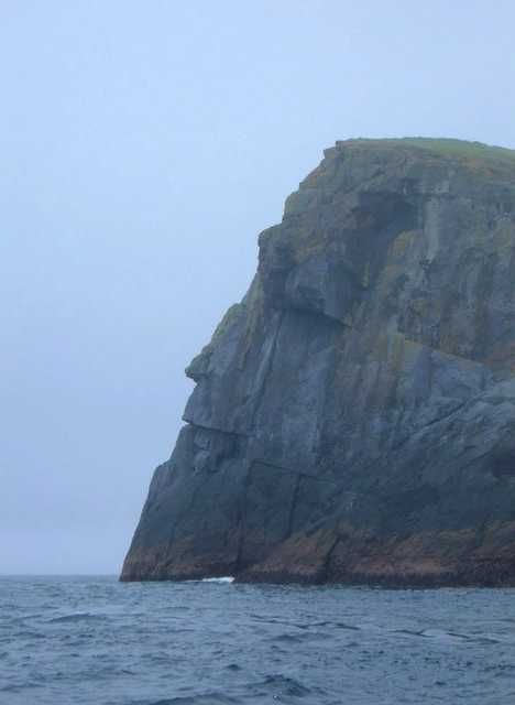 Stac Levenish, 1 of 7 Amazing Anthropomorphic Cliff Profiles | WebEcoist St Kilda Scotland, Man Relaxing, Nephilim Giants, Hebrides Scotland, Cliff Face, Giant Tree, Outer Hebrides, Scottish Castles, Scottish Islands