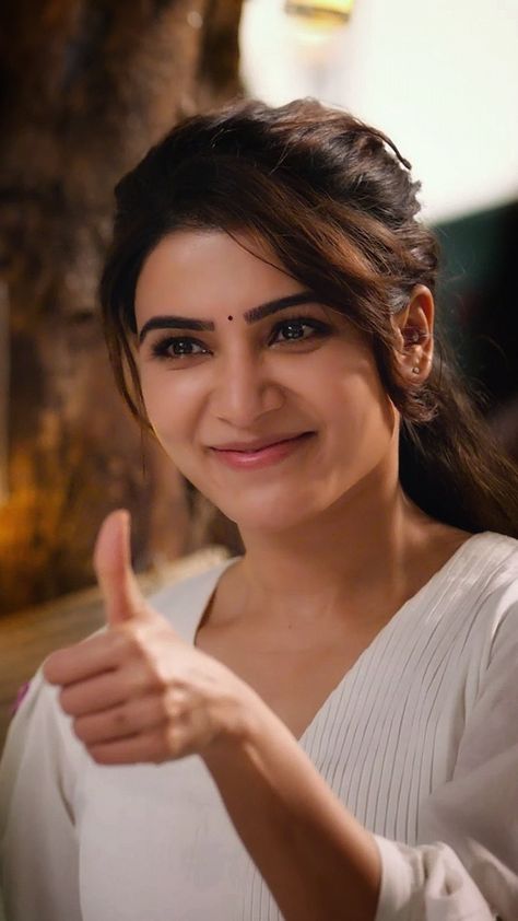 Samantha Cute, Long Hair V Cut, Famous Indian Actors, Actors Illustration, Samantha Images, Samantha Pics, Face Shape Hairstyles, Actress Without Makeup, Most Handsome Actors