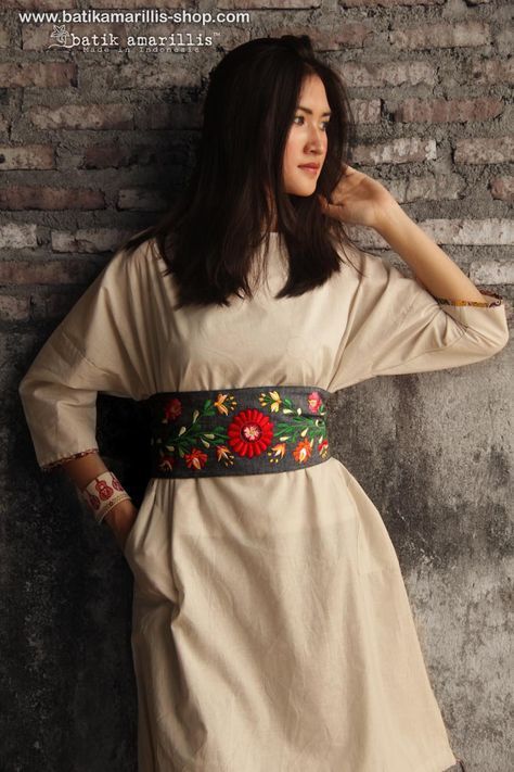 Kalocsa Embroidery, Hungarian Clothing, Belt Embroidery, Embroidery Belt, Boho Embroidery, Hungarian Embroidery, Chain Stitch Embroidery, Cool Winter, Boho Belts