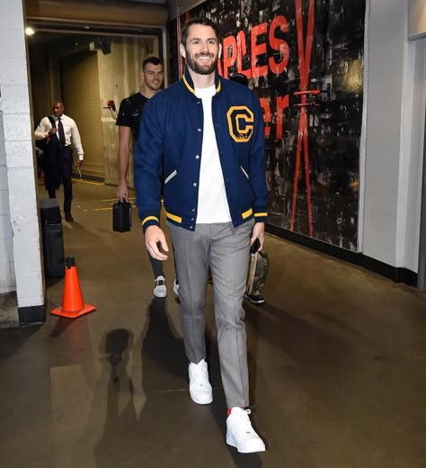 Kevin Love Style, Cold Weather Fits, Kevin Love, Nba Outfit, Sports Outfit, Casual Outfits Summer, Fire And Rescue, Hype Clothing, Mens Casual Outfits Summer