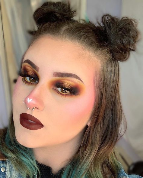 We are living for the Fall Vibes 🍂☕ @anns.glam used our 'I Heart Makeup Contour Palette' 😍 -- Vivimos para Fall Vibes 🍂☕ @ anns.glam usó nuestra 'I Heart Makeup Contour Palette' 😍 I Heart Makeup, Makeup Contour, Heart Makeup, Funky Makeup, Nose Makeup, Nose Contouring, Edgy Makeup, Makeup Clothes, Creative Makeup Looks