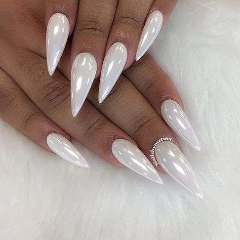 White chrome without the use of chrome pigment Acrylic Nails Natural, Seashell Nails, White Chrome Nails, Chrome Nail Art, White Glitter Nails, White Acrylic Nails, White Chrome, Pointed Nails, Stiletto Nails Designs