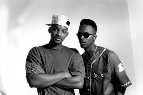 Will Smith and Jeff Townes, circa 1987.     They met in 1985 at a party and began to make music together.  DJ Jazzy Jeff and The Fresh Prince were best known for clean humorous rap songs and were an instant success. Jeff Aesthetic, Dj Jazzy Jeff, Jazzy Jeff, Men 90s, Fresh Prince Of Bel Air, Prince Of Bel Air, Hippie Costume, Fresh Prince, Mtv Videos