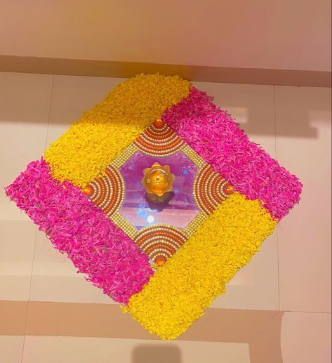 Real Flower Rangoli, Diwali Designs, Simple Flower Rangoli, Flowers Rangoli, Diwali Design, Diy Diwali Decorations, Tea Party Invitations, Diwali Diy, Rangoli Designs Flower