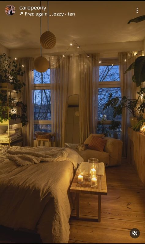 Light Tan Room Aesthetic, Clean Boho Bedroom Ideas, Cosy Room Bedroom, Brown College Dorm, Cozy Room Vibes, Cosy Room Ideas, Cozy Elegant Bedroom, Comfy Bedroom Aesthetic, Apartment Bedroom Inspiration