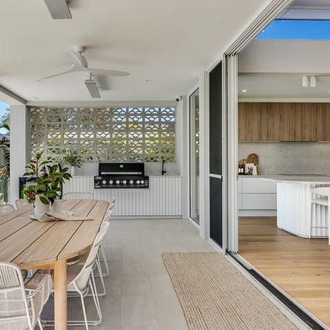 INTERIOR DESIGN | STYLING & DECORATING on Instagram: "With the long weekend coming up, who wouldn’t want to be entertaining in a space like this ☀️ 🍺 🇦🇺 #longweekendvibes Wishing you all a fun and safe long weekend where ever you are 🙌🏼 xx Designed by @fusion_pd Styling by 🙋🏽‍♀️ Kitchen by @glimpse_oz Appliances by @euro_appliances Photography by @duncanmckenziephotography #alfrescodining #entertainmentarea #summervibes #newbuild #interiordesign #interiorstyling" Australian Outdoor Kitchen, Small Alfresco Ideas Australia, Alfresco Ideas Australia, Alfresco Designs, Wet Kitchen, Outdoor Living Kitchen, Balcony Pool, Outdoor Pool Area, Outdoor Bbq Kitchen