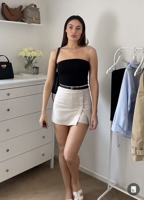 Tube Top And Skirt Outfits, Tube And Skirt Outfit, Skorts Skirts Outfit Summer, Looks Com Short, Tube Top And Skirt, White Skort, White Tube, Korean Casual Outfits, Effortlessly Chic Outfits