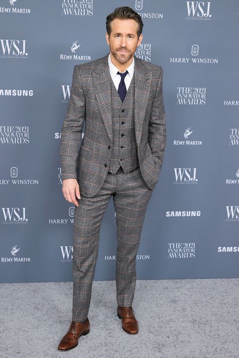 Ryan Reynolds Says He's Taking a Break from Making Movies to Create 'More Space for My Family' Ryan Reynolds Red Carpet, Red Carpet Suits Men, Ryan Reynolds Style, Grey Suit Men, Journal Magazine, Mens Casual Dress Outfits, The Wall Street Journal, Wife And Kids, Fashion Suits For Men