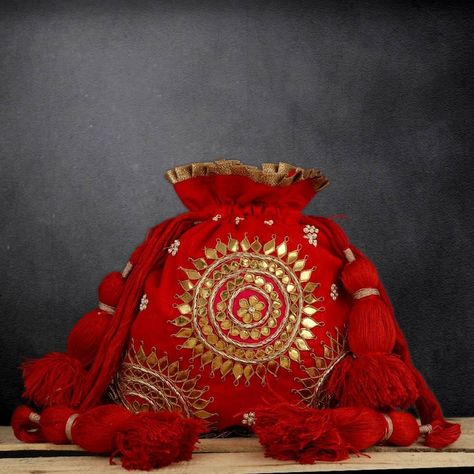 Indian Wedding Giveaways, Wedding Gifts Indian, Off White Bag, Red Indian, Potli Bag, Inspired Handbags, Raw Silk Fabric, Indian Gifts, Indian Party