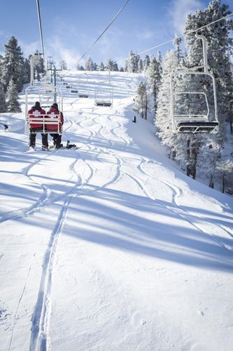 Technically, we should never complain about our warm L.A. weather (we're looking at you, polar vortex), but we are allowed to crave a bit of a winter, right? If you're ready to trade the beach for ski slopes, log cabins, and fresh mountain air, Big Bear is the place.   Located in the San Bernardino Big Bear Skiing, Big Bear Trip, Big Bear Mountain, Big Bear Lake California, Big Bear California, Snowboarding Trip, Ski Vacation, Bear Mountain, Snowy Mountain