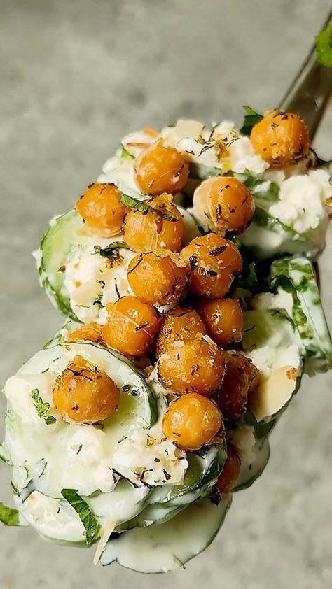 Creamy Cucumber Salad With Crispy Spiced Chickpeas Feta Cucumber Salad, Cucumber Chickpea Salad, Chickpea Cucumber, Chickpea Feta Salad, Healthy Era, Cucumber Salads, Cucumber Feta Salad, Easy Cucumber Salad, Cucumber Yogurt