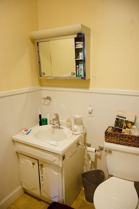 Old Bathroom Ideas Rental, White Rental Bathroom, Renter Friendly Bathroom Counter, Quick Bathroom Makeover Diy, Rent Bathroom Makeover, Rental Bathroom Upgrades, Decorating Apartment Bathroom, Tiny Bathroom Aesthetic, Renter Bathroom Makeover Diy