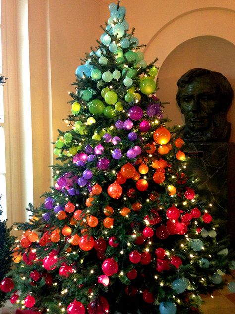 White House rainbow ombre Christmas tree. Inspiration for all those jewel toned ornaments! Ombre Christmas Tree, Rainbow Christmas Tree, Rainbows Christmas, Fabulous Christmas, Oh Christmas Tree, Xmas Trees, Christmas Tree Ideas, Noel Christmas, Tree Christmas