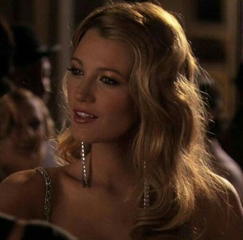 Serena Van der Woodsen Burberry Aesthetic, Gossip Girl Serena, Blair And Serena, 2000s Girl, Serena Van Der, Serena Van, The Rocky Horror Picture Show, Serena Van Der Woodsen, Gossip Girl Fashion