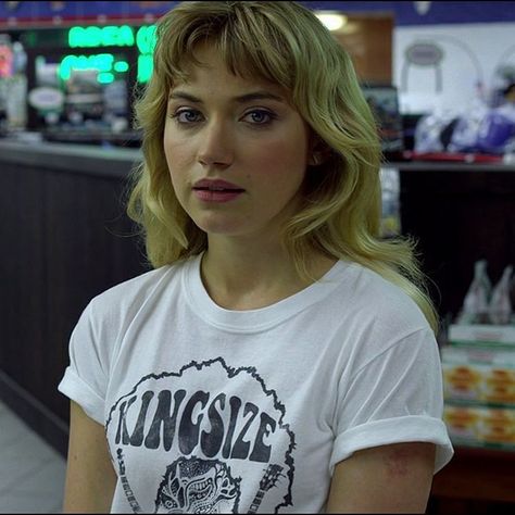 Imogen Poots, 70s Hair, Indoor Garden Ideas, Grunge Hair, Belleza Natural, Indoor Garden, Hairstyles With Bangs, Hair Highlights, Blue Hair