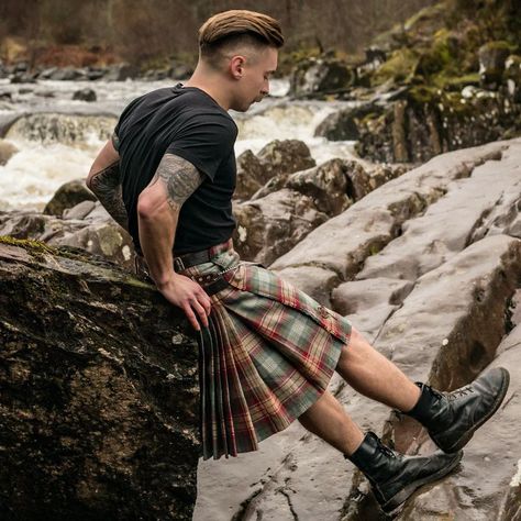 Gent's Kilts Kilt Aesthetics, Casual Kilt Outfit Men, Guys In Skirts Fashion, Kilt Outfit Men, Kilts Men, Kilt Men Fashion, Men Skirt, Men In Skirts, Scottish Men