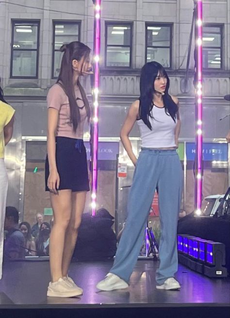 twice tzuyu twice momo motzu 230705 today show citi concert series soundcheck hirai momo outfit twice tzuyu height difference new york Twice Soundcheck, Tzuyu Height, Soundcheck Outfit, Momo Outfit, Twice Height, Height Difference, Twice Momo, Twice Tzuyu, Baggy Clothes